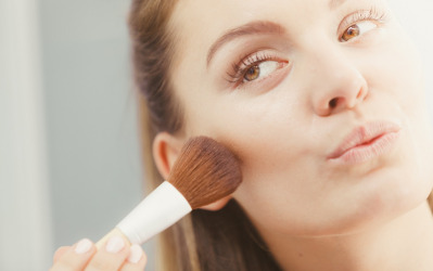 Conseil : Comment utiliser un highlighter et un bronzer ?